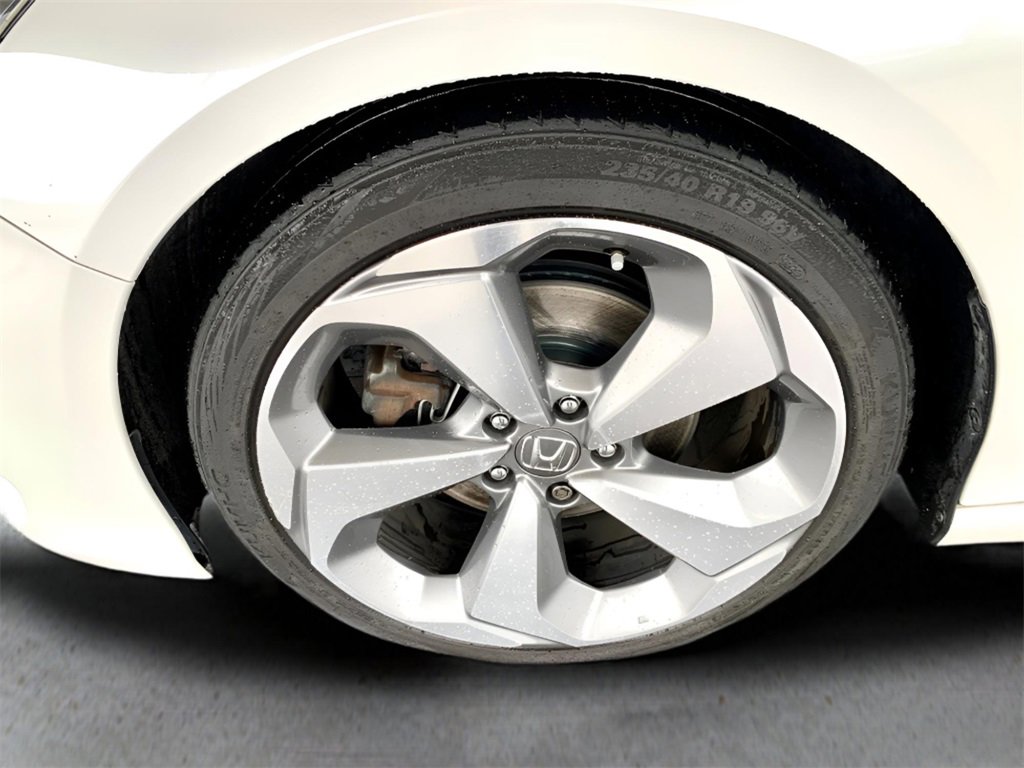 Used 2018 Honda Accord Touring image 10