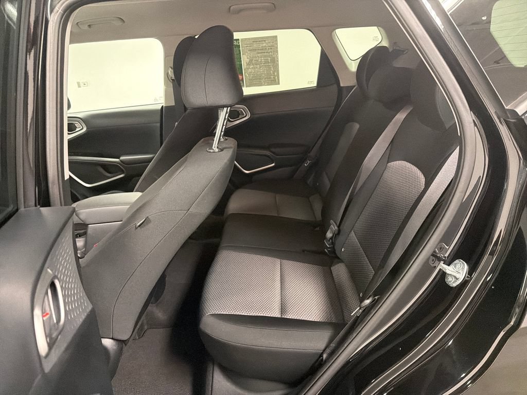 Used 2025 Kia Soul LX w/ LX Technology Package FWD image 28