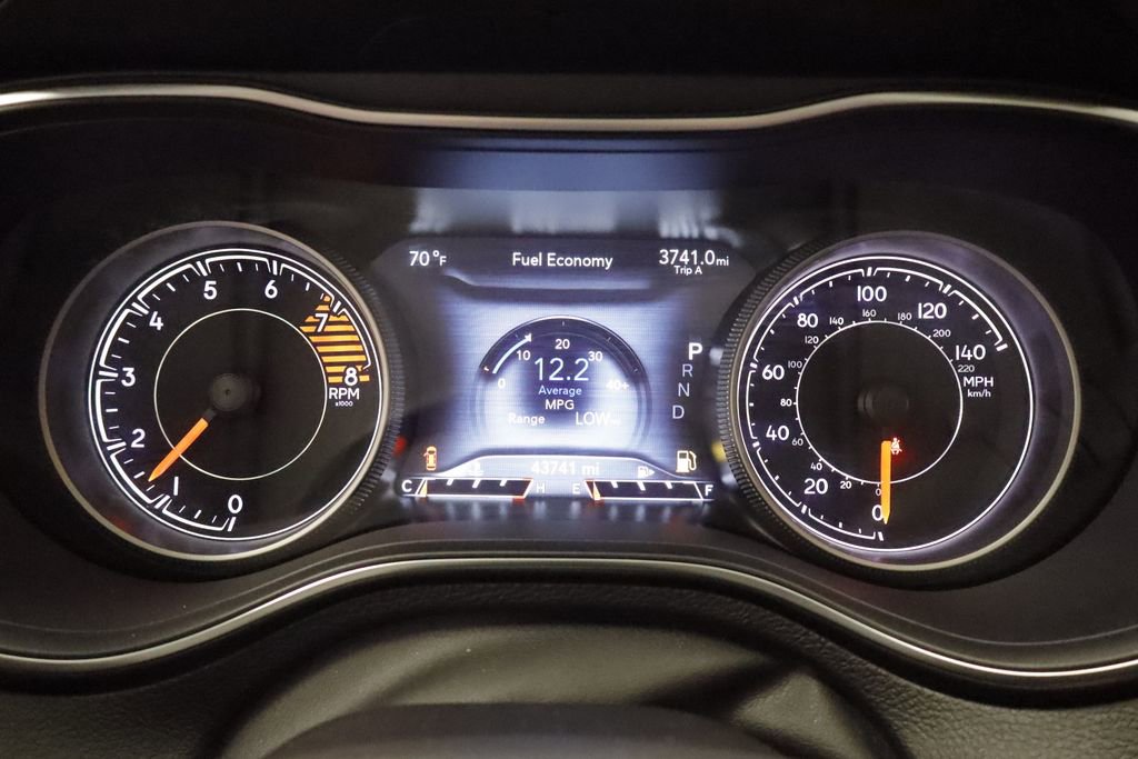 Used 2019 Jeep Cherokee Trailhawk w/ Comfort & Convenience Group AWD/4WD image 35