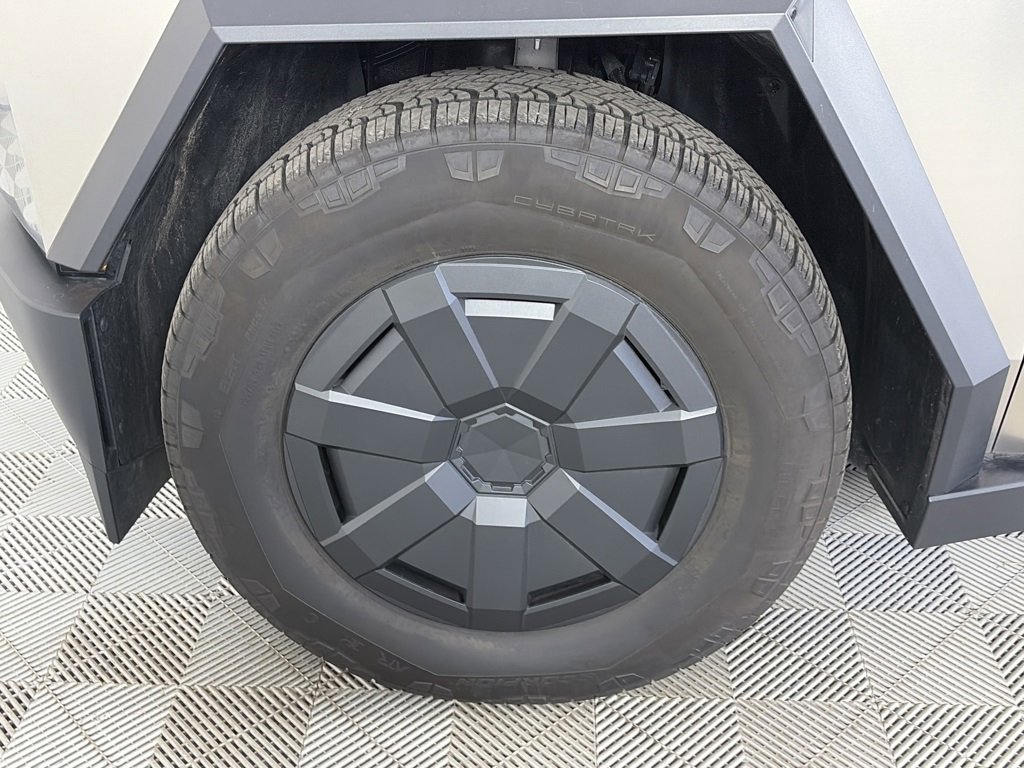 Used 2025 Tesla Cybertruck AWD Crew Cab image 8