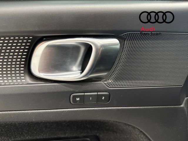 Used 2022 Volvo XC40 T4 R-Design w/ Advanced Package image 27