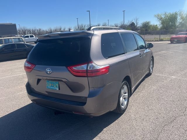 Used 2019 Toyota Sienna LE FWD image 3