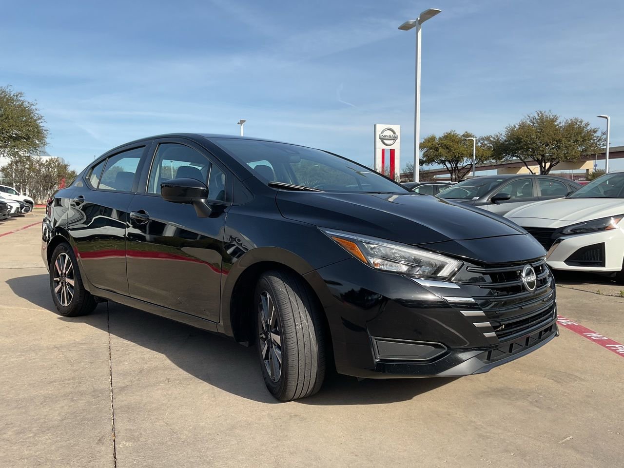 Used 2025 Nissan Versa SV image 4
