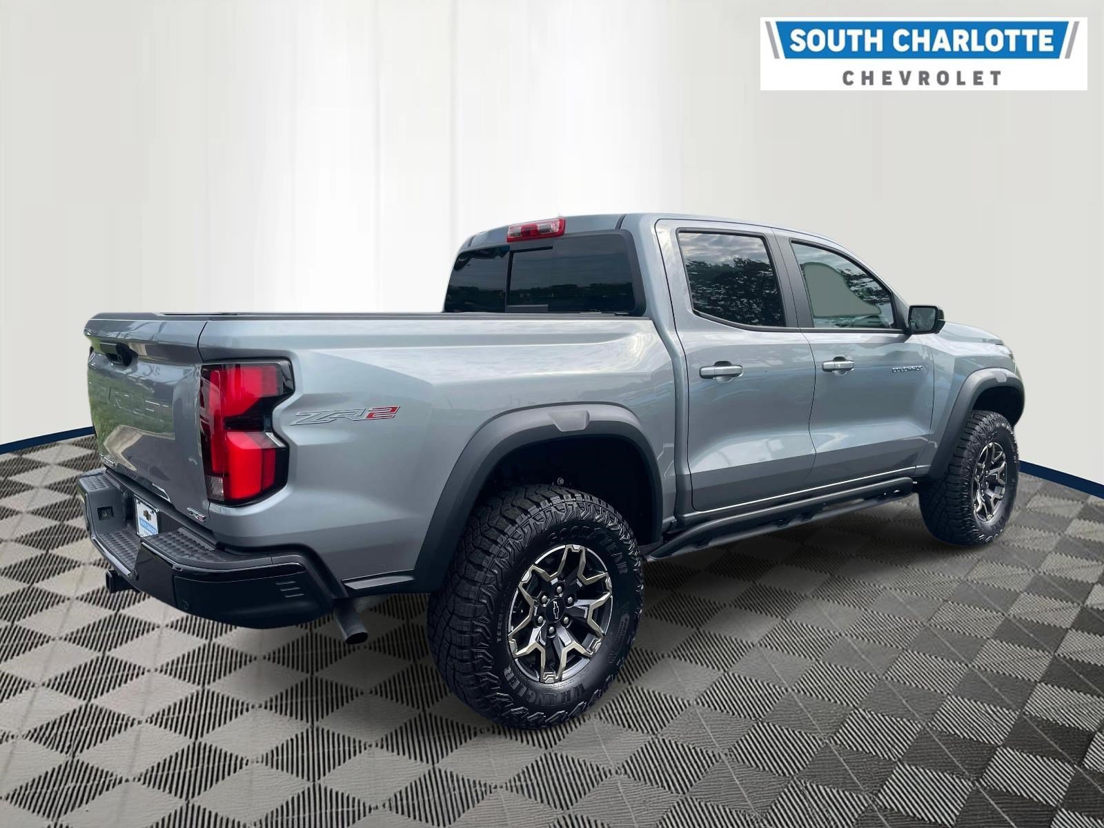 Used 2026 Chevrolet Colorado ZR2 w/ Technology Package AWD/4WD image 4