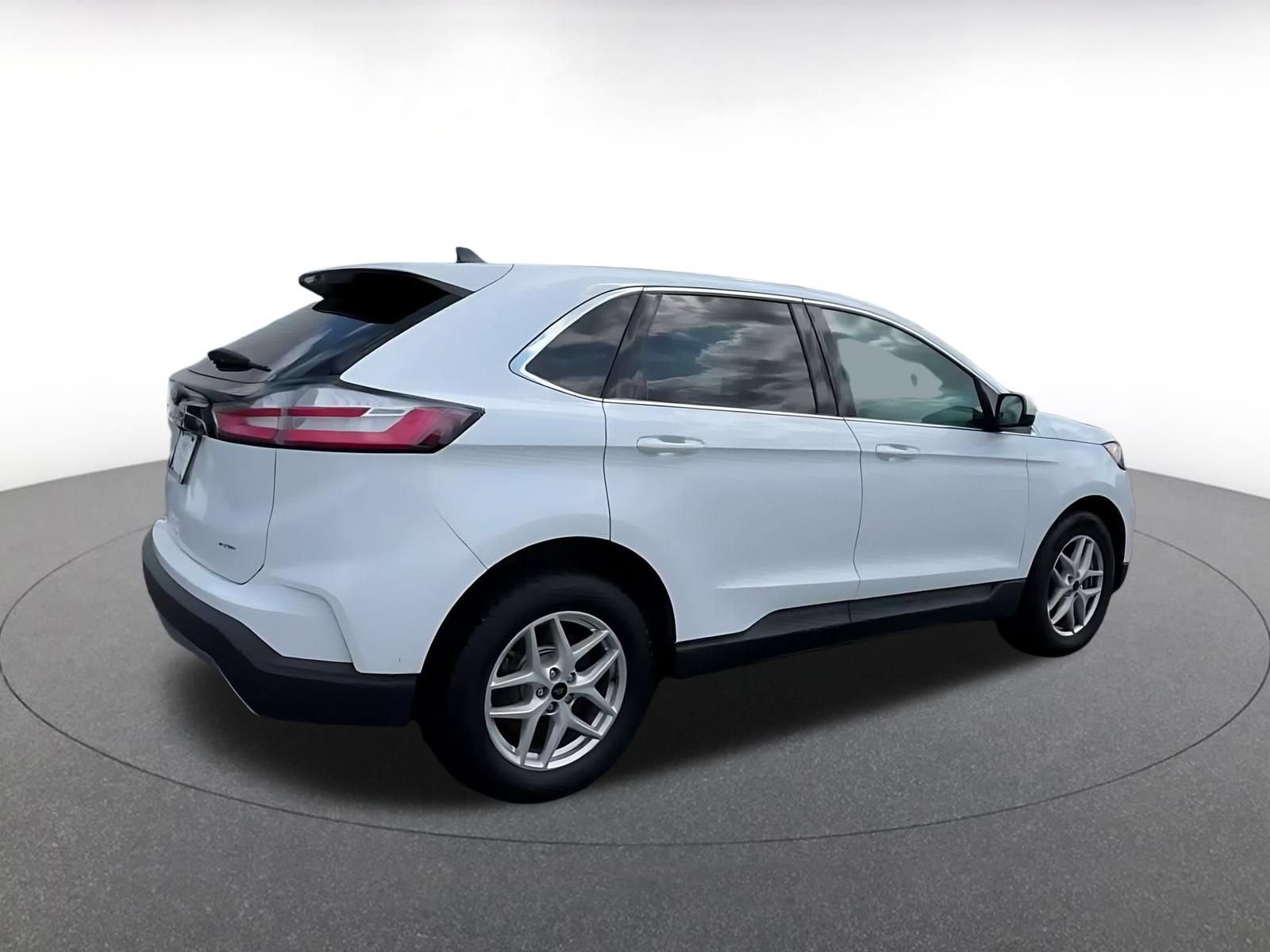Used 2024 Ford Edge SEL AWD/4WD image 13