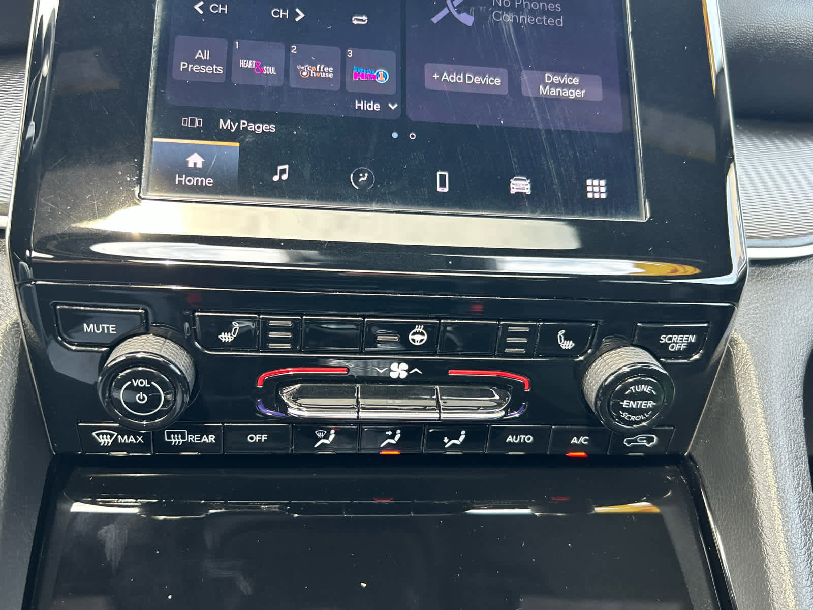 Used 2023 Jeep Grand Cherokee Altitude image 16