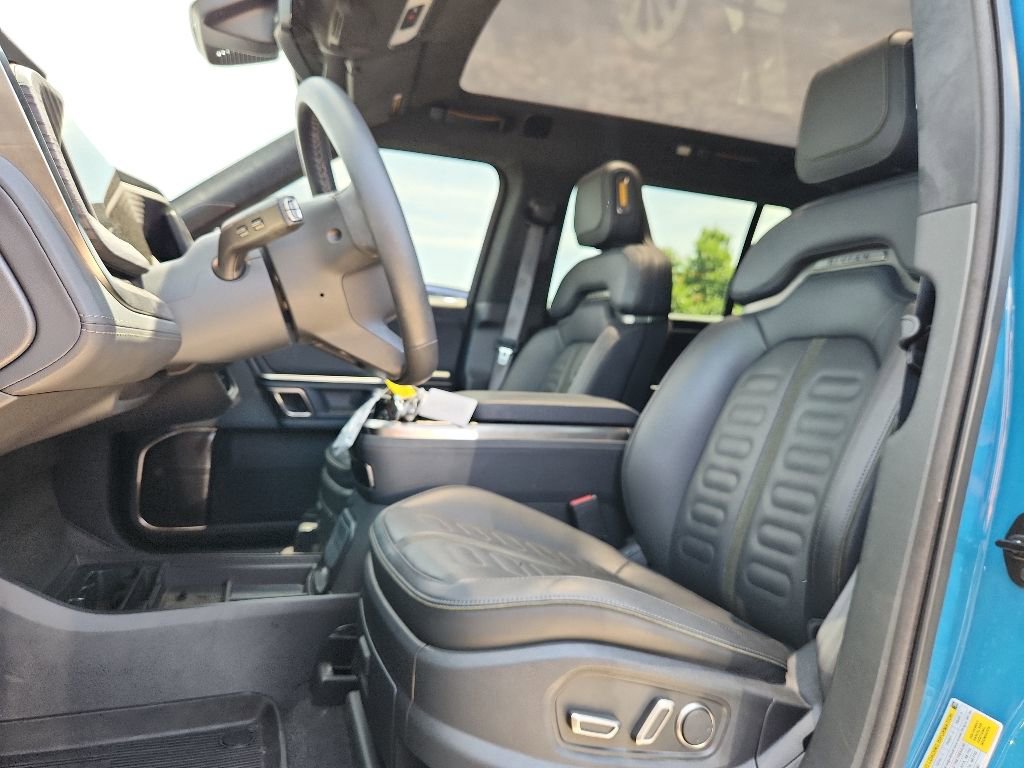 Used 2023 Rivian R1S Launch Edition AWD/4WD image 2