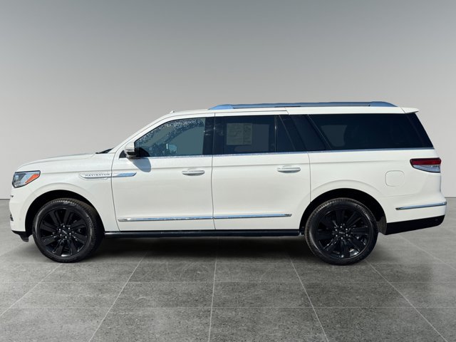 Used 2024 Lincoln Navigator L Reserve AWD/4WD image 2