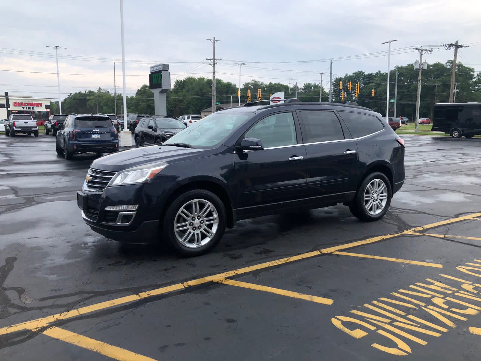 Used 2015 Chevrolet Traverse LT w/ Style and Technology Package FWD image 4
