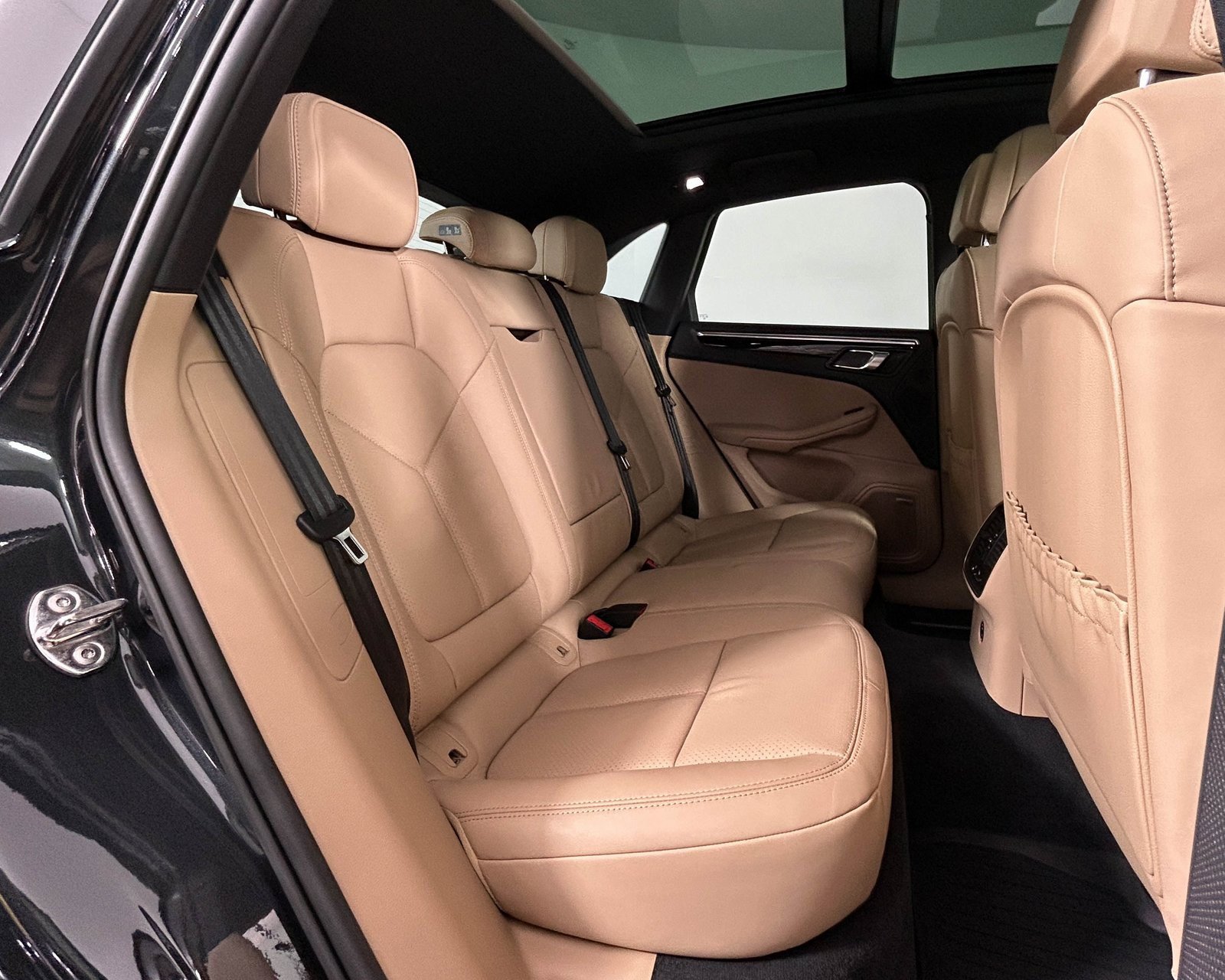 Used 2024 Porsche Macan image 26