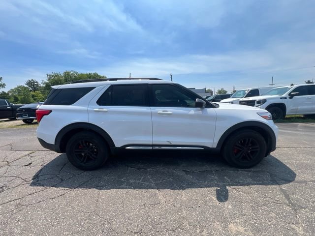 Used 2021 Ford Explorer XLT w/ Equipment Group 202A AWD/4WD image 4