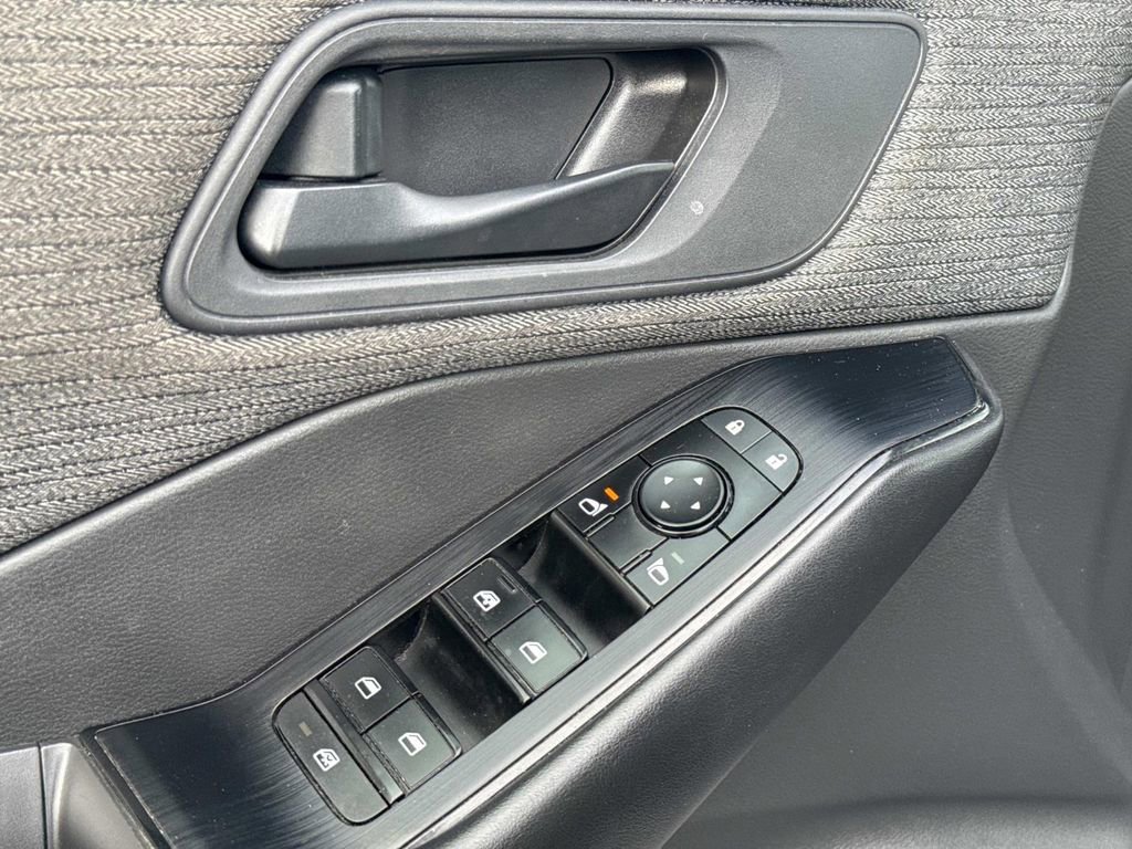 Certified 2023 Nissan Rogue S image 18