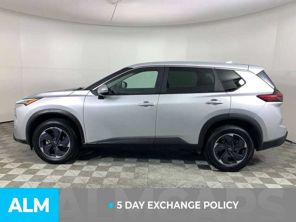 Used 2024 Nissan Rogue SV image 5