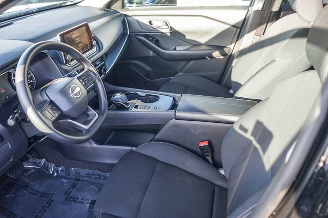 Used 2025 Nissan Rogue S image 19