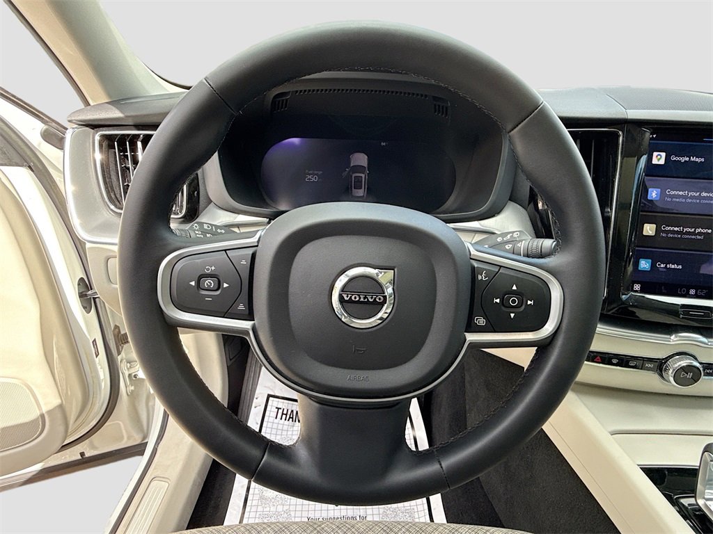 Used 2022 Volvo XC60 B5 Momentum image 12