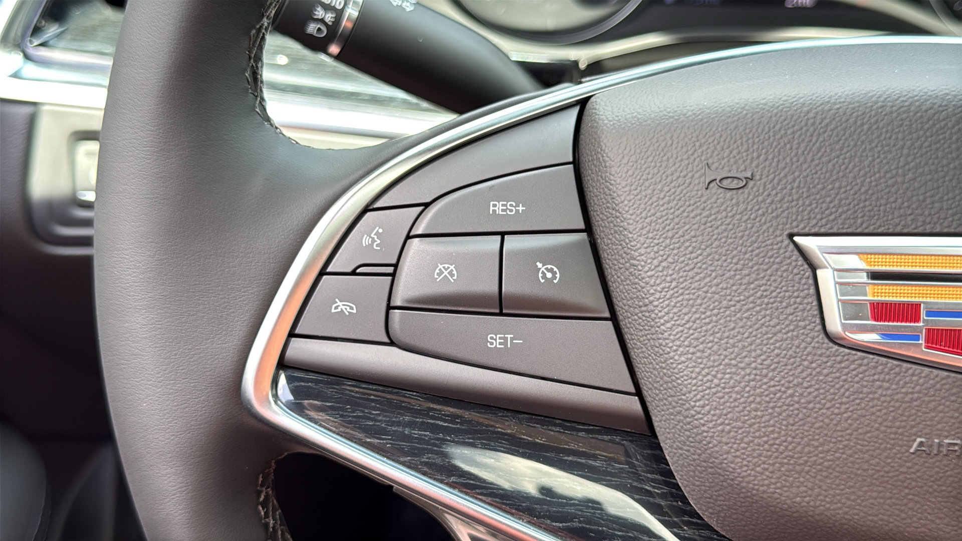 New 2026 Cadillac XT5 Premium Luxury w/ LPO, Floor Liner Package AWD/4WD image 16