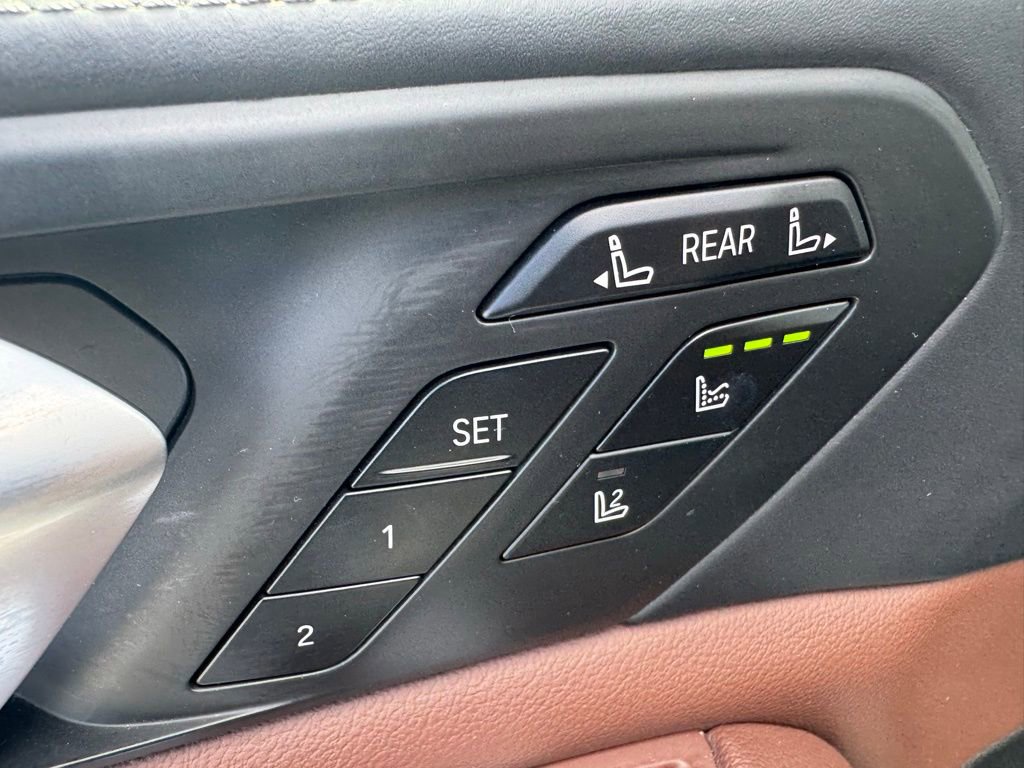 Used 2020 BMW X7 M50i w/ Executive Package image 20