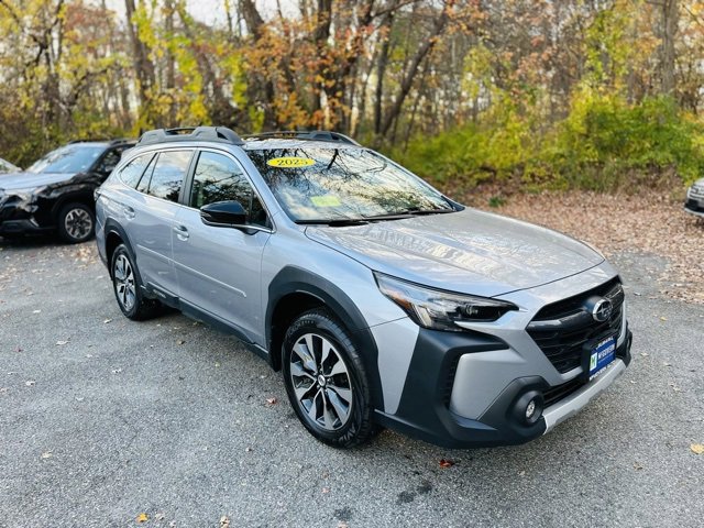 Used 2025 Subaru Outback Limited image 3