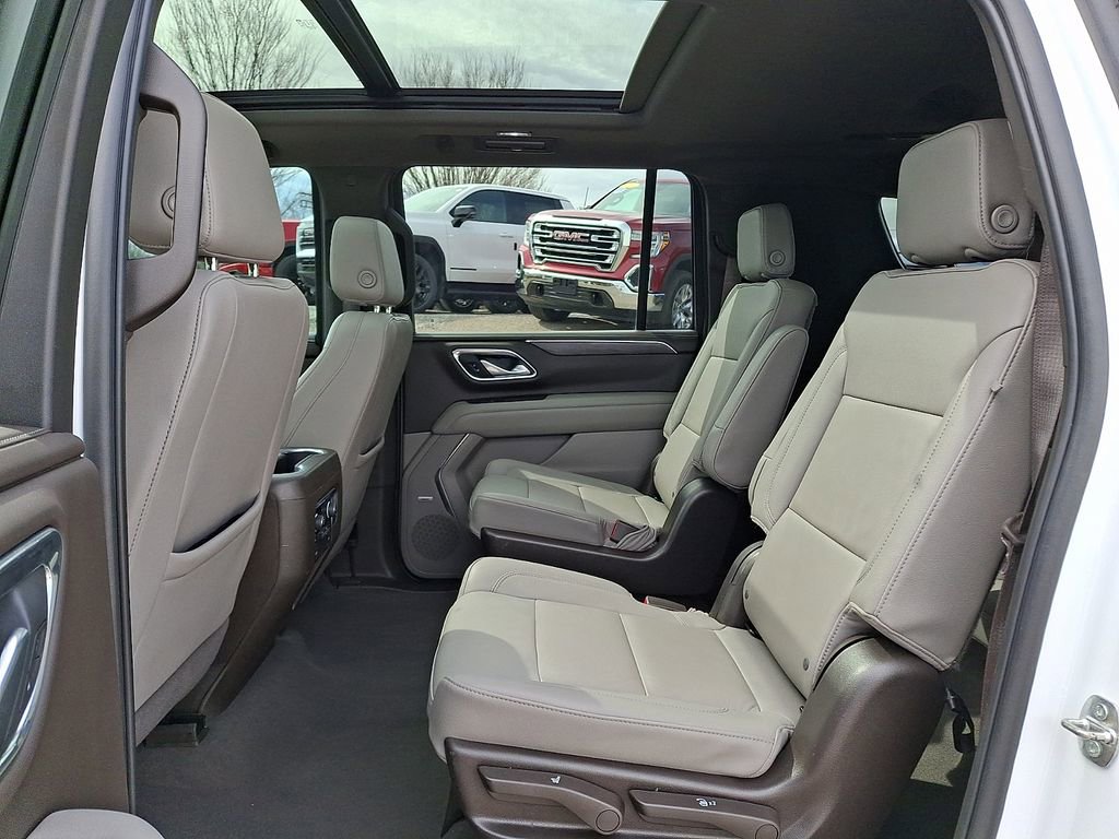 Used 2023 Chevrolet Suburban LT w/ Luxury Package image 13