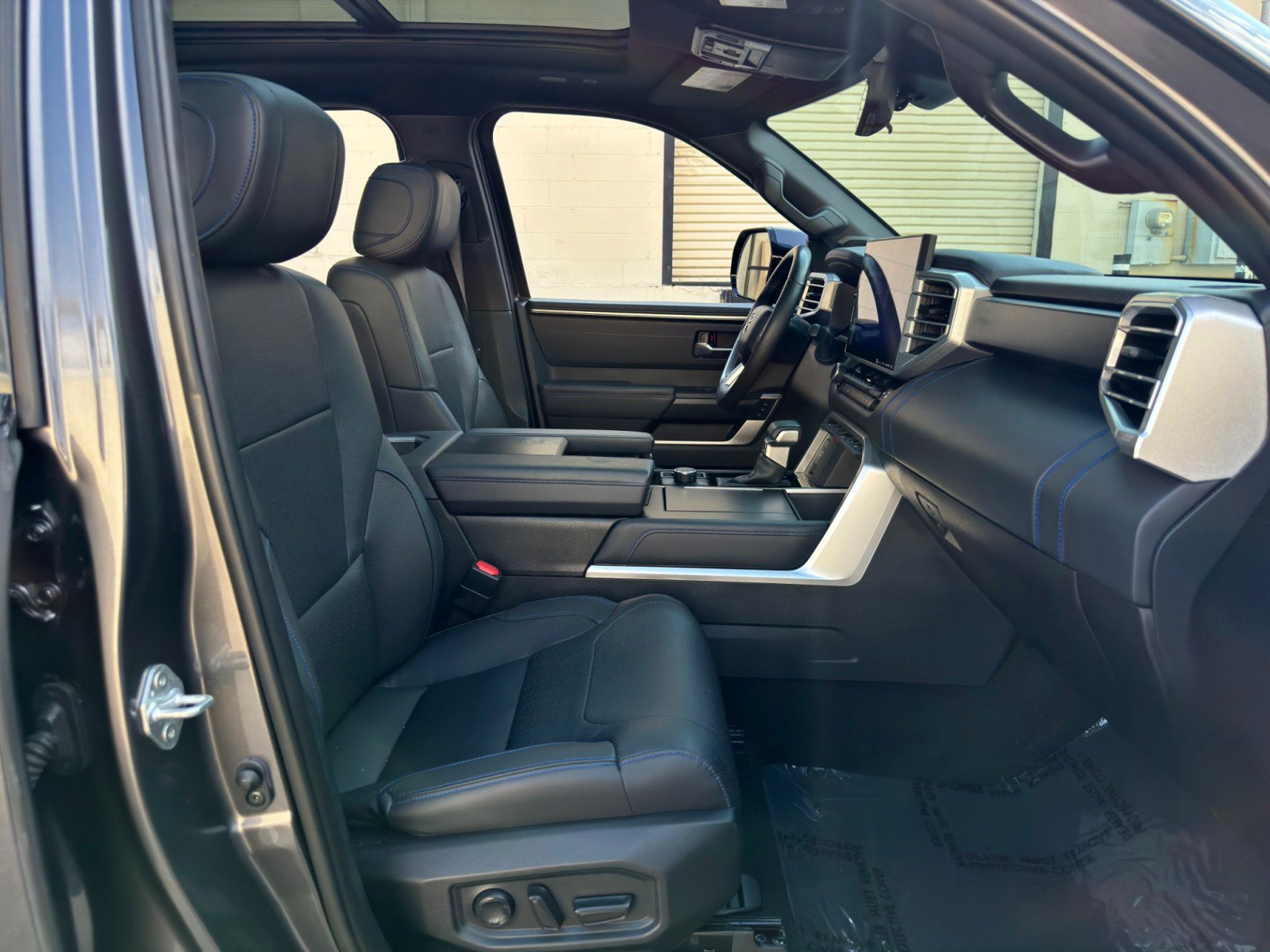 Used 2022 Toyota Tundra Platinum w/ Advanced Package AWD/4WD image 16
