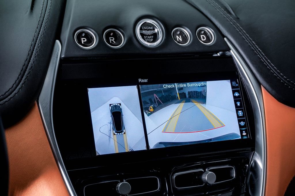 Used 2021 Aston Martin DBX image 27