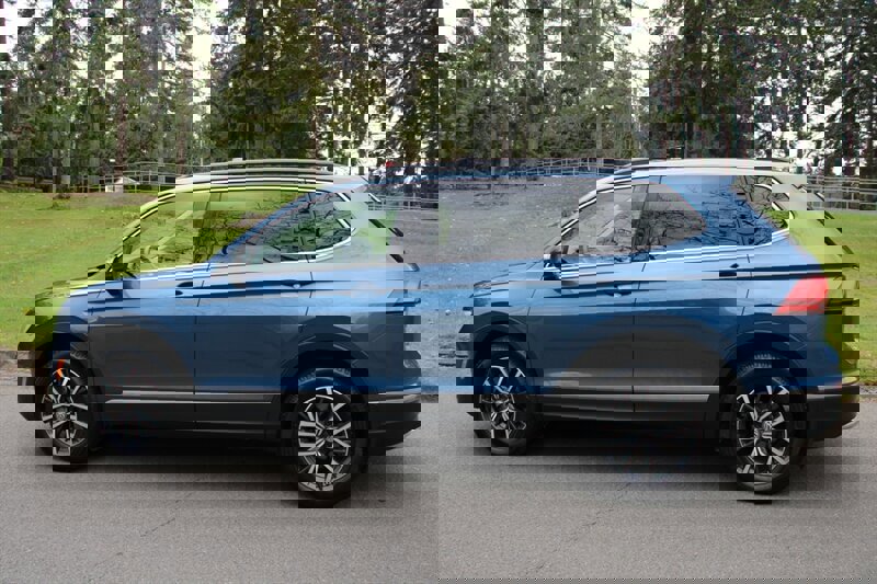 Used 2020 Volkswagen Tiguan SE w/ Panoramic Sunroof Package image 15