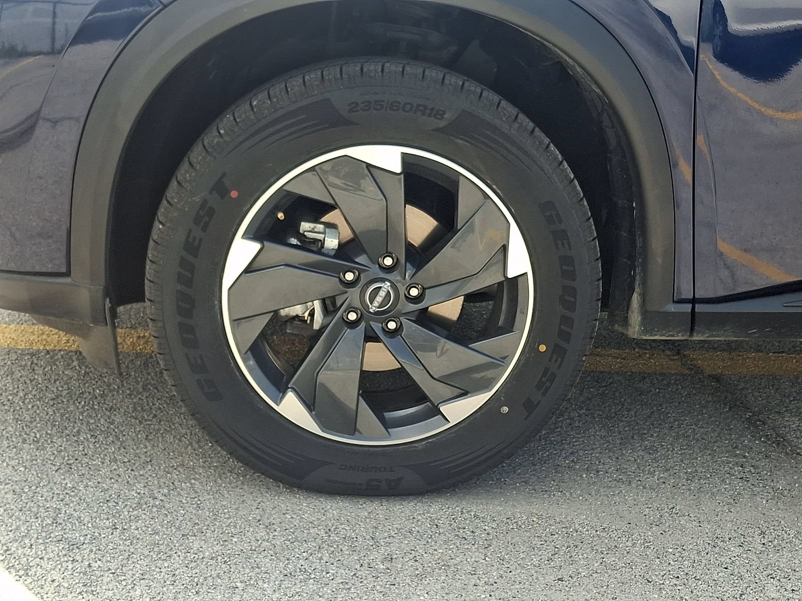 Used 2024 Nissan Rogue SV AWD/4WD image 8