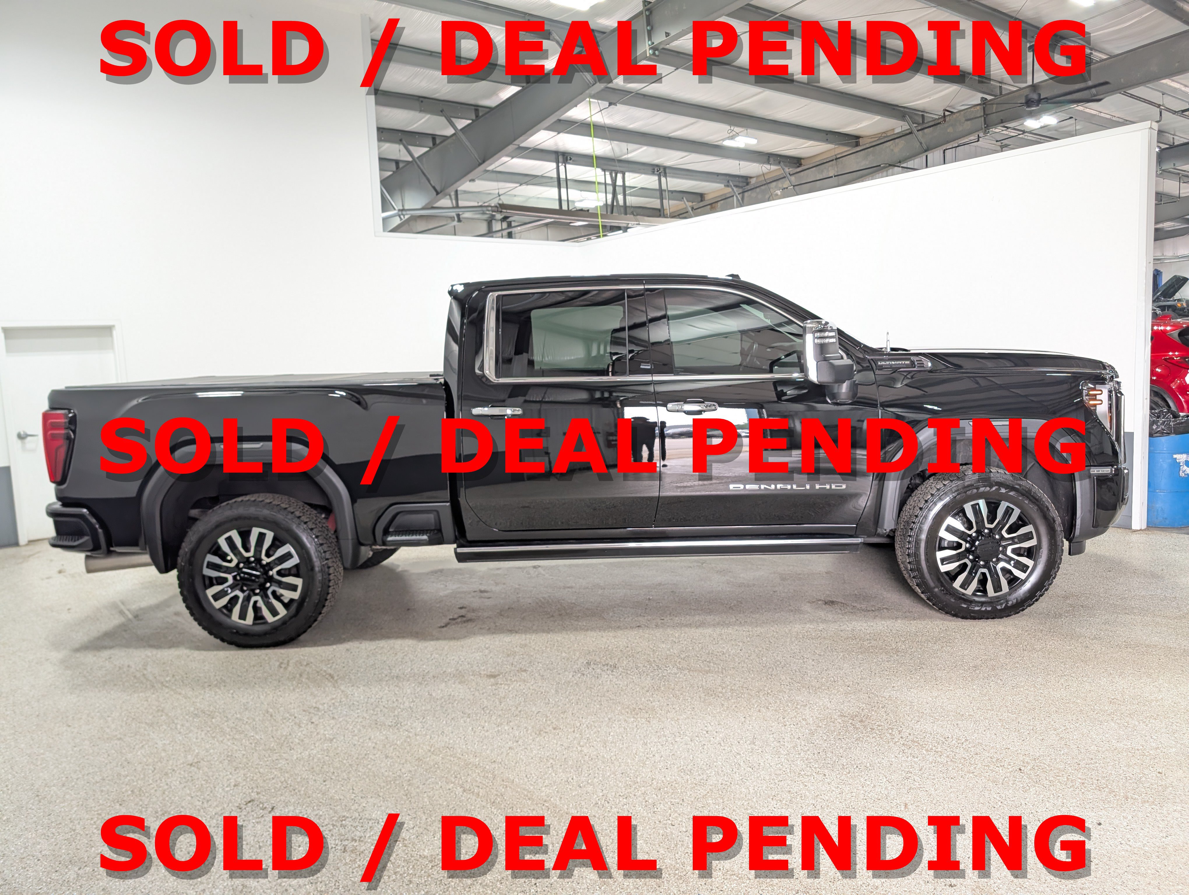 Used 2025 GMC Sierra 2500 Denali Ultimate AWD/4WD image 2