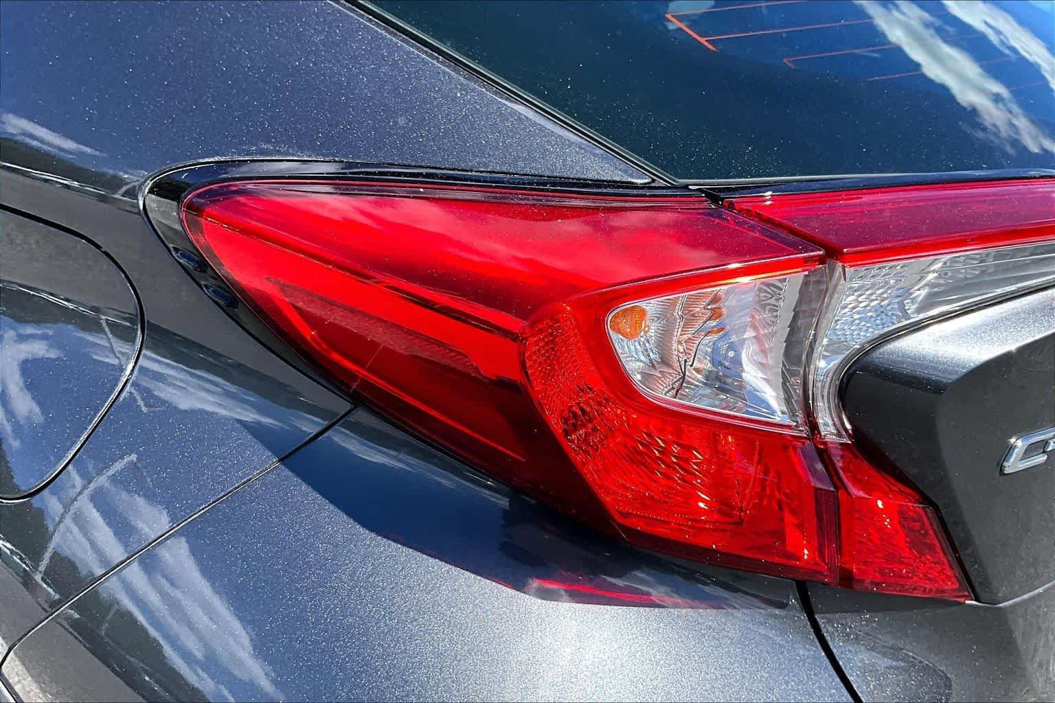 Used 2018 Toyota C-HR XLE FWD image 28