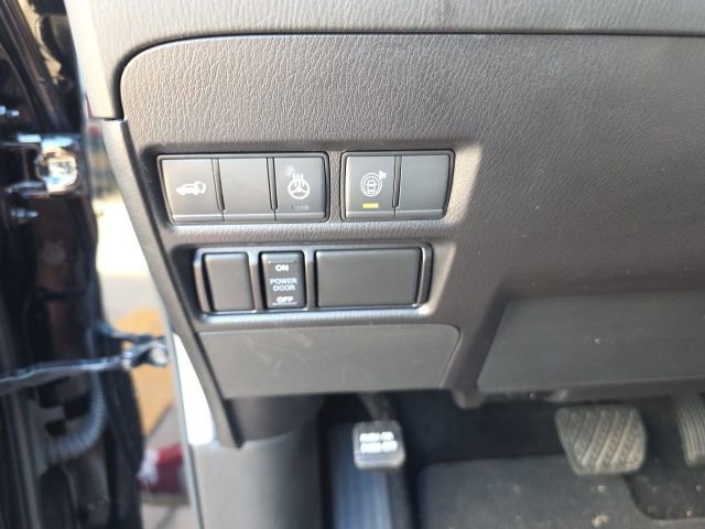 Used 2023 Nissan Armada SL w/ Captain's Chairs Package image 15