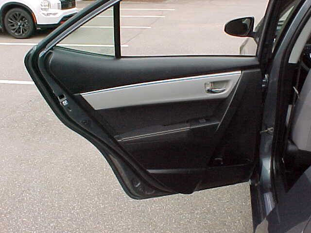 Used 2015 Toyota Corolla LE image 11