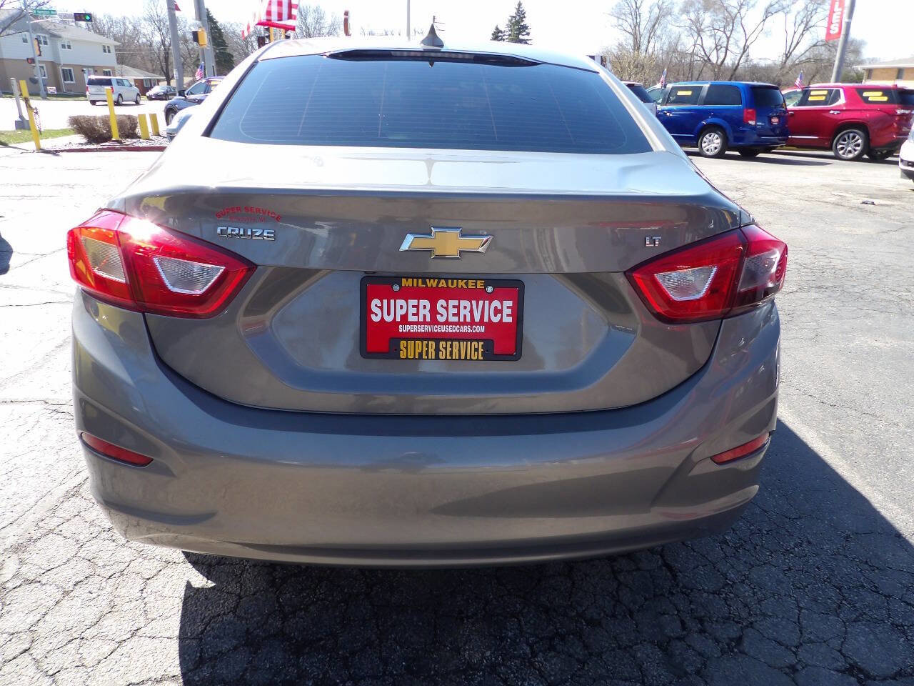 Used 2018 Chevrolet Cruze LT w/ Convenience Package image 3