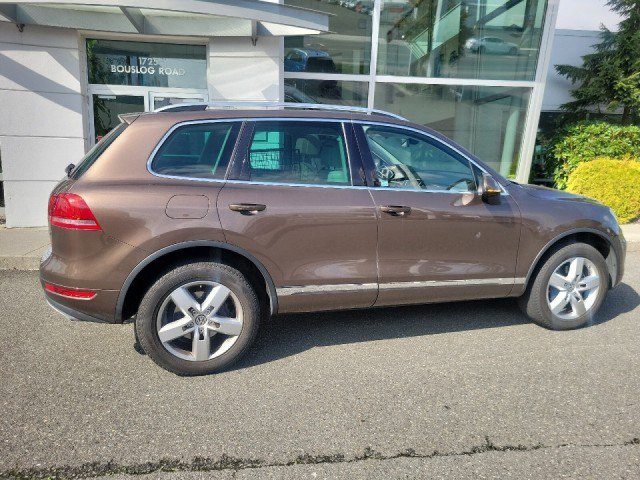 Used 2014 Volkswagen Touareg TDI AWD/4WD image 3