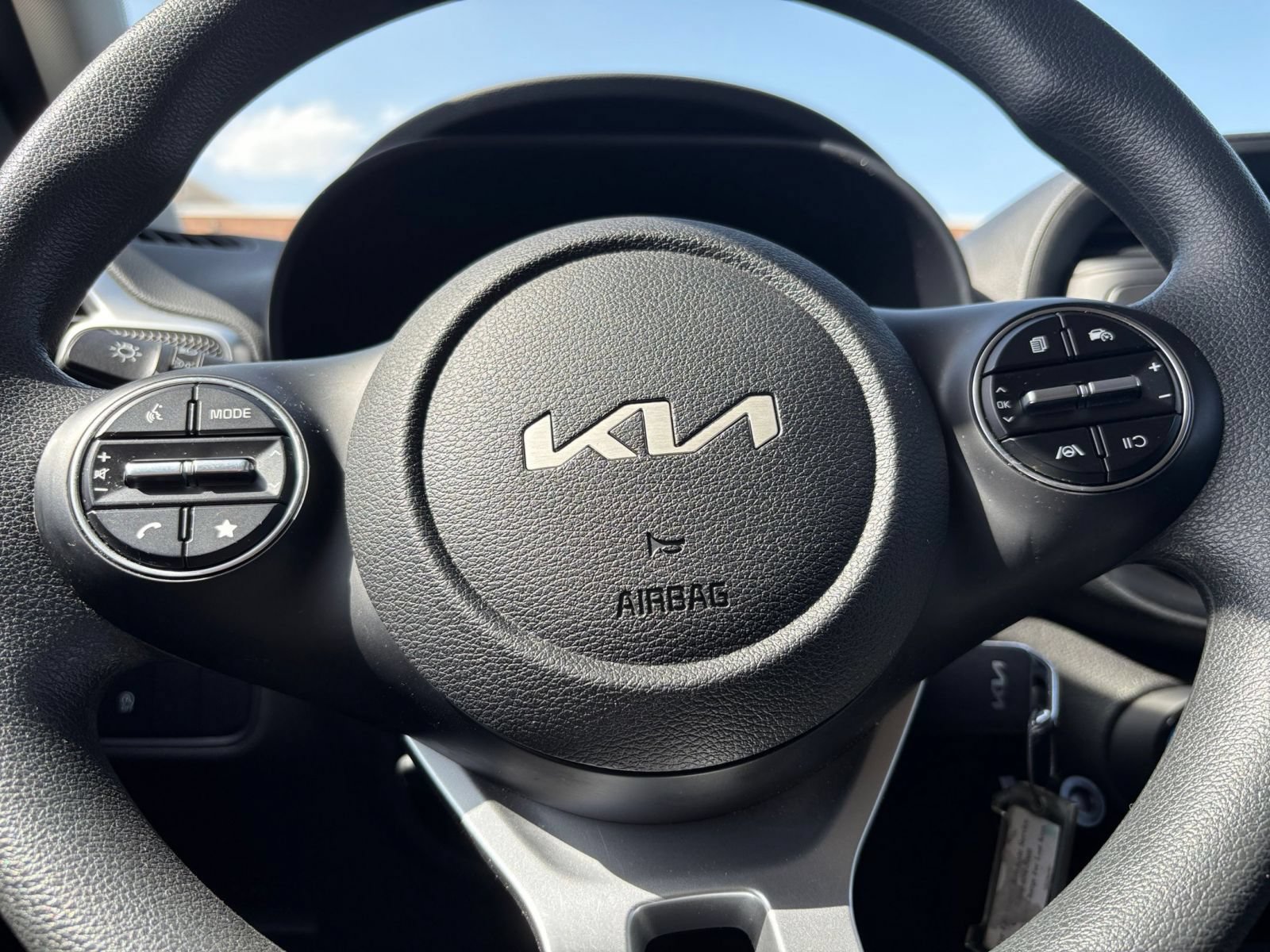 Used 2025 Kia Soul LX w/ LX Technology Package FWD image 25