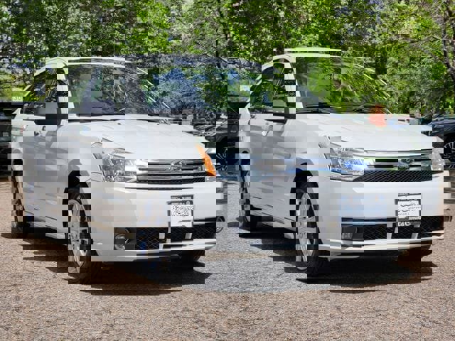 Used 2011 Ford Focus SEL w/ 301A Rapid Spec Order Code image 3