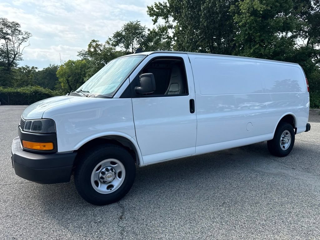 Used 2021 Chevrolet Express 3500 Extended w/ Driver Convenience Package RWD image 2