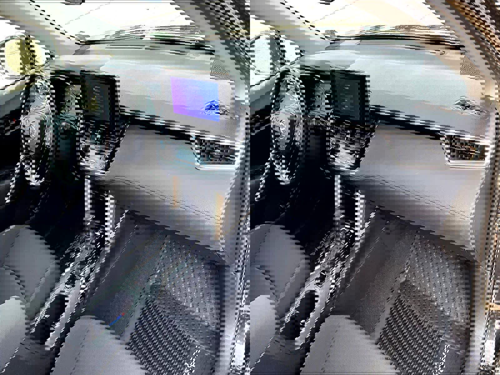 Used 2023 Toyota Corolla Cross LE image 14