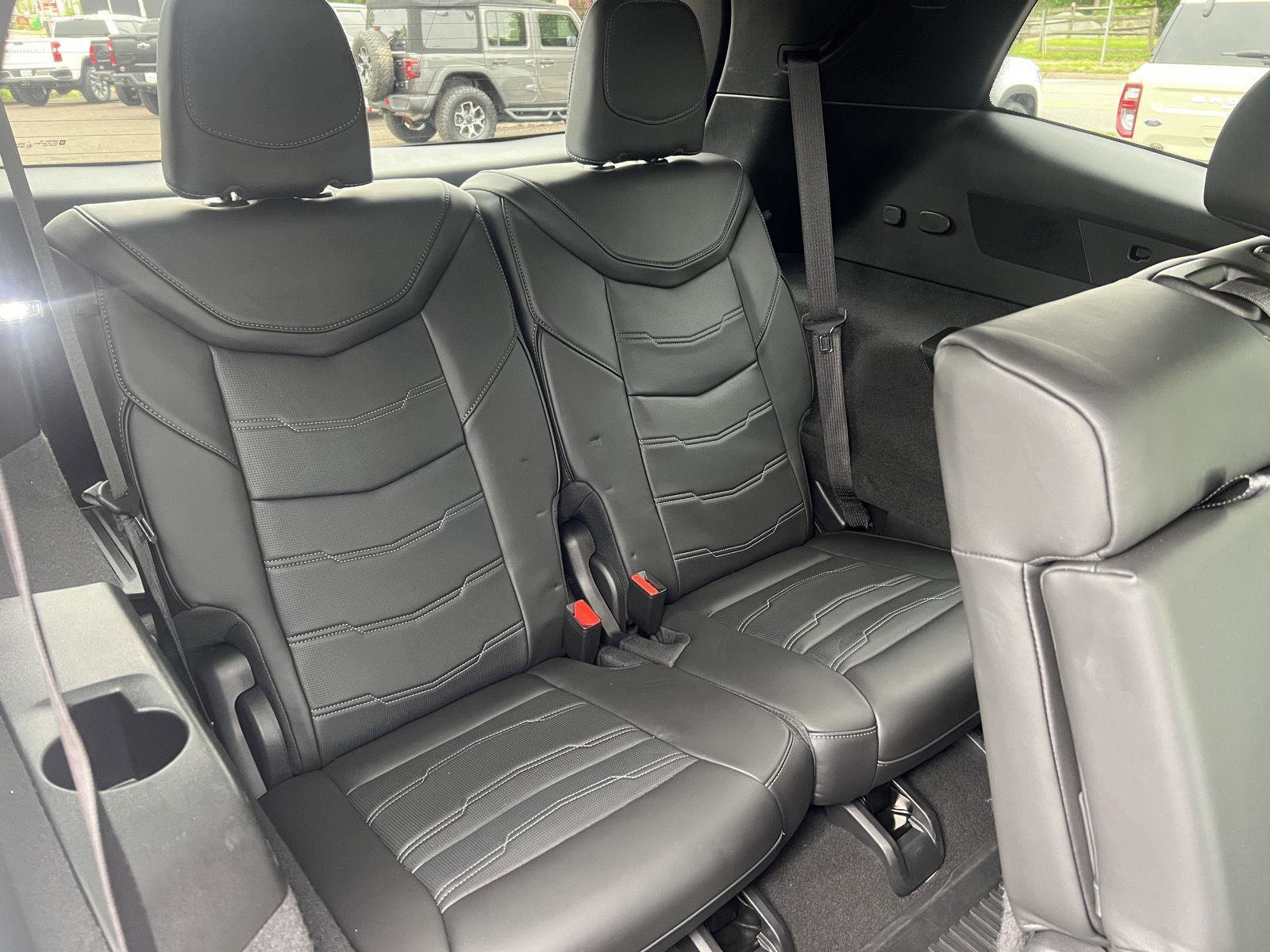 Used 2025 Cadillac XT6 Sport w/ Platinum Package AWD/4WD image 16
