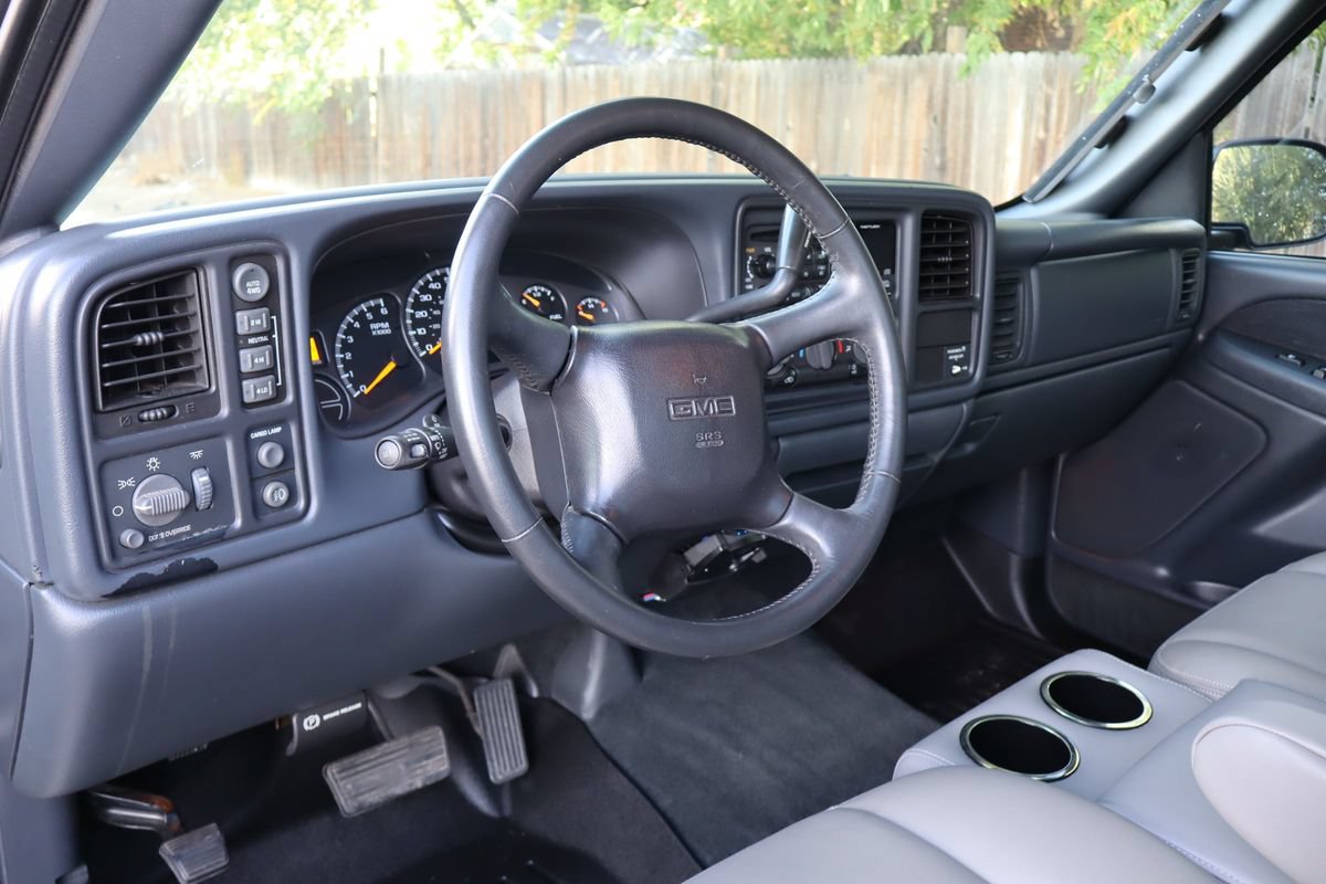 Used 2001 GMC Sierra 1500 SLE w/ Convenience Plus Group AWD/4WD image 16