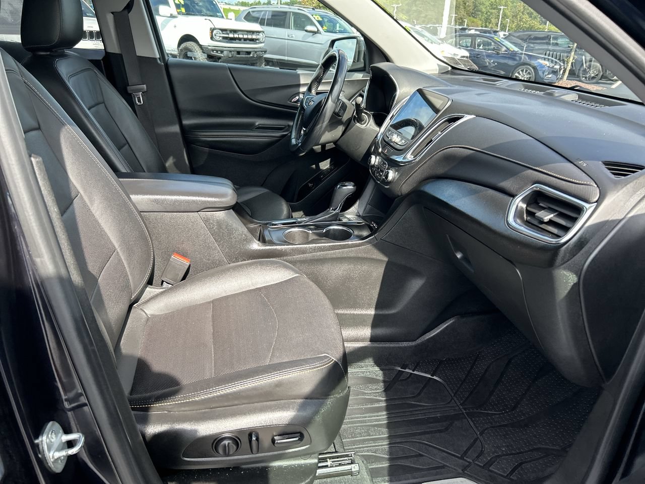 Used 2020 Chevrolet Equinox Premier AWD/4WD image 14