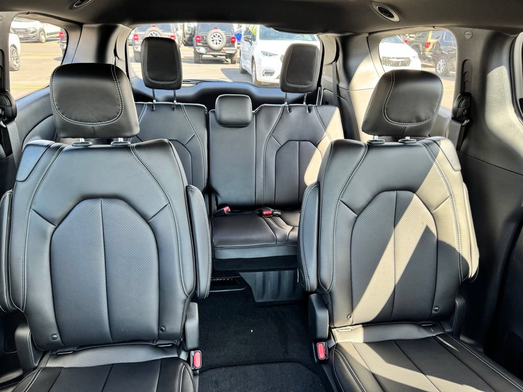 New 2026 Chrysler Pacifica Select FWD image 13