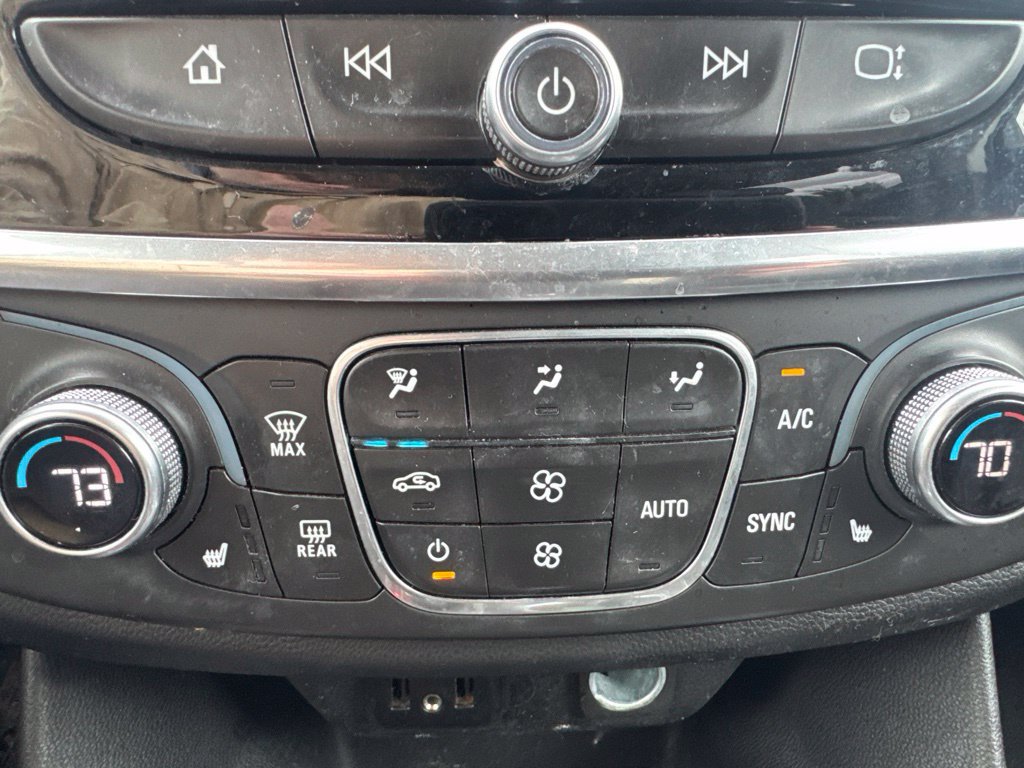 Used 2019 Chevrolet Traverse LT w/ LT Premium Package FWD image 42