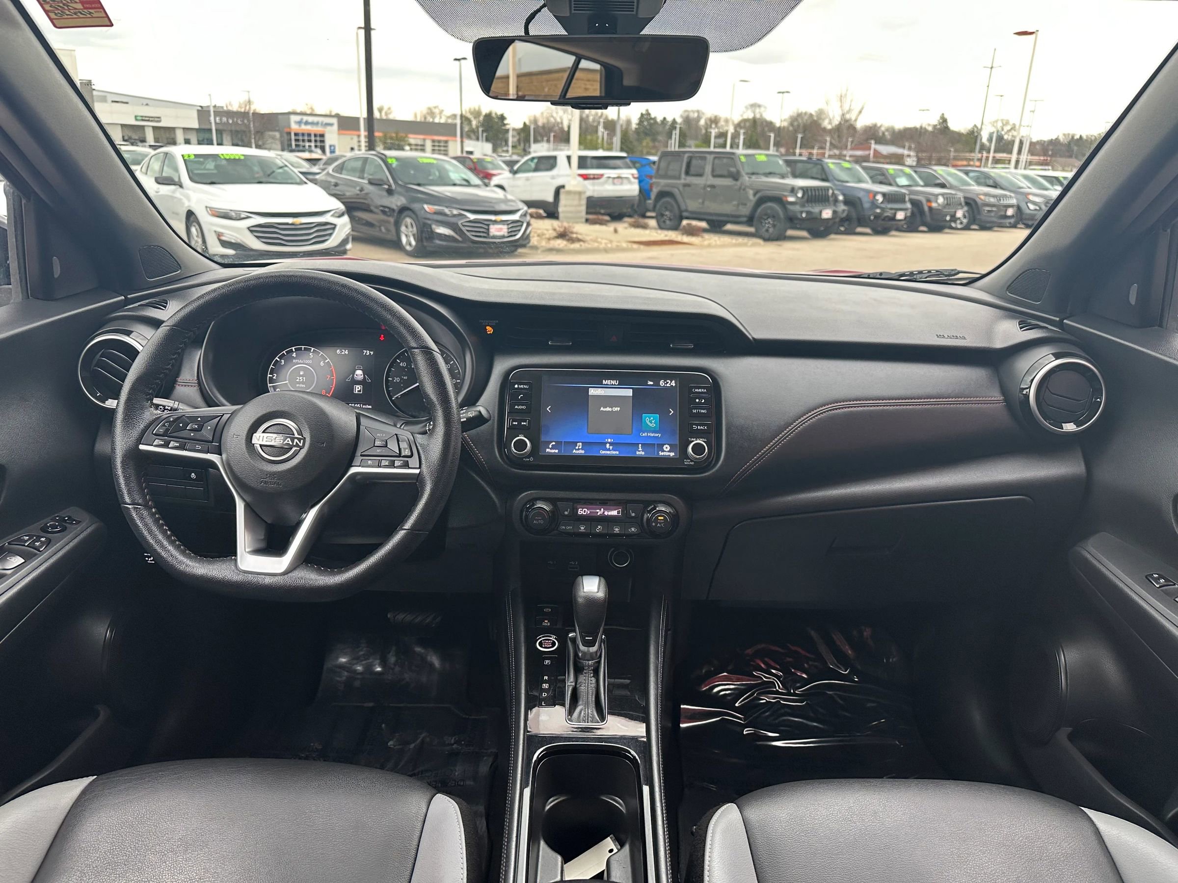 Used 2022 Nissan Kicks SR w/ Premium Package FWD image 14