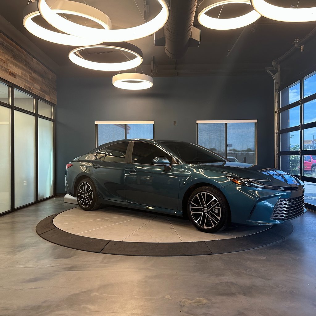 Used 2025 Toyota Camry XLE image 1