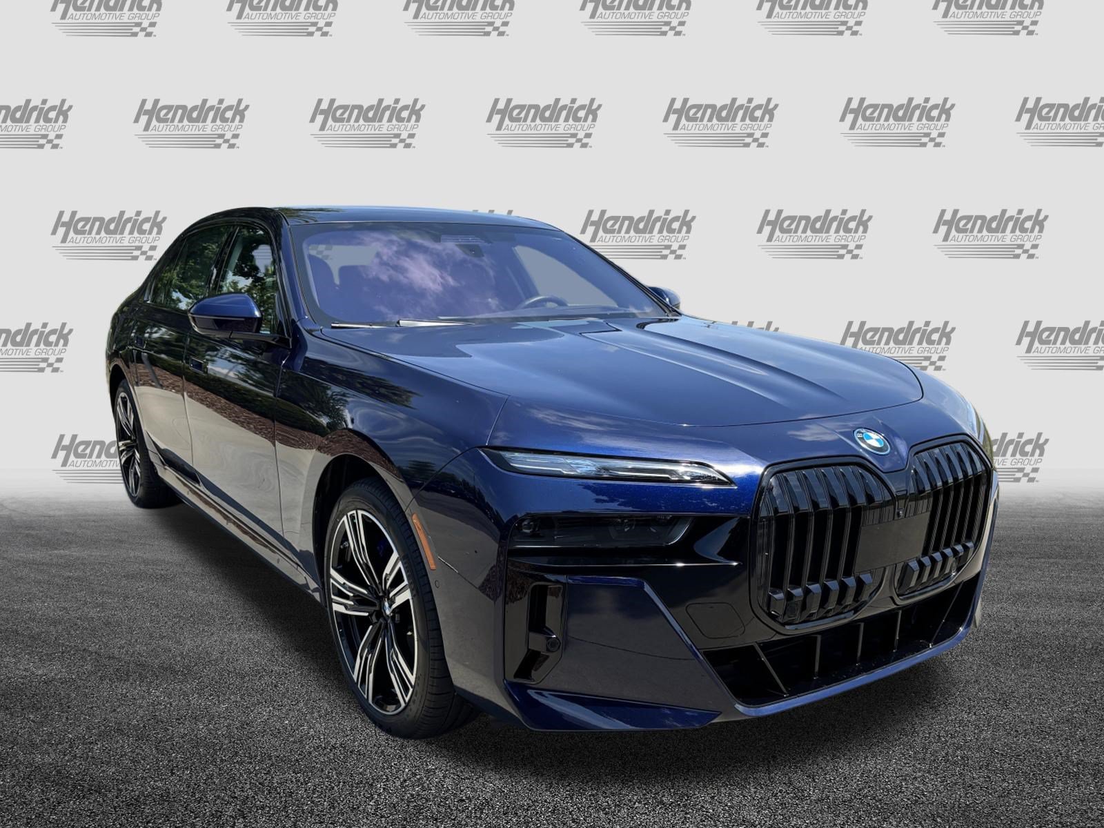 Certified 2023 BMW i7 xDrive60 w/ Executive Package 2 AWD/4WD image 2