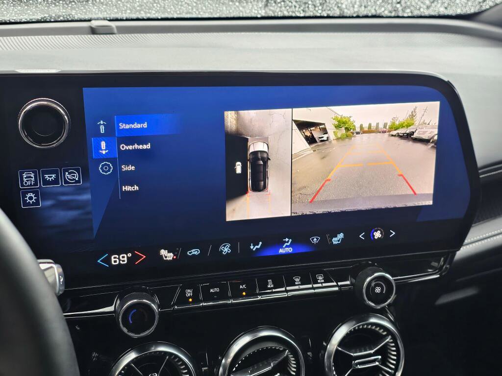 Used 2024 Chevrolet Blazer EV LT AWD/4WD image 35
