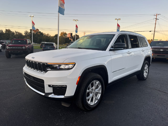 Used 2024 Jeep Grand Cherokee L Limited AWD/4WD image 3