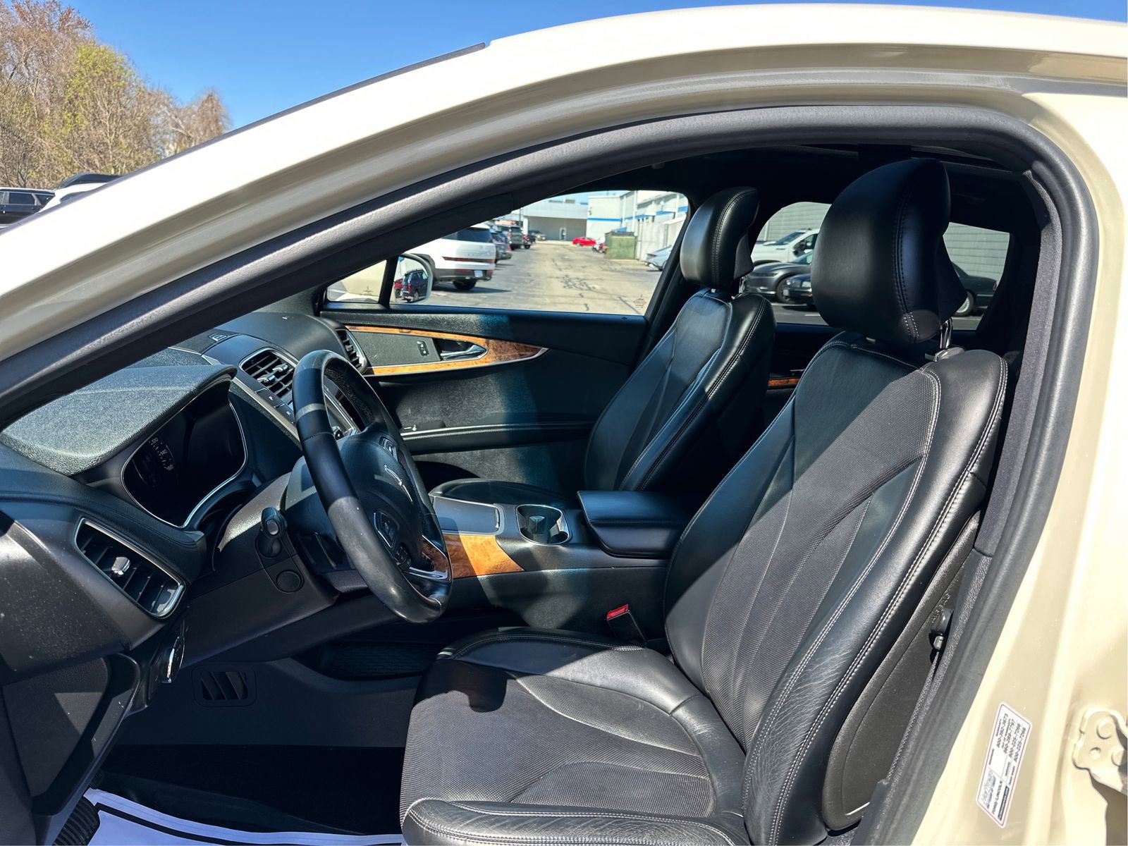 Used 2016 Lincoln MKX Reserve w/ Technology Package AWD/4WD image 9