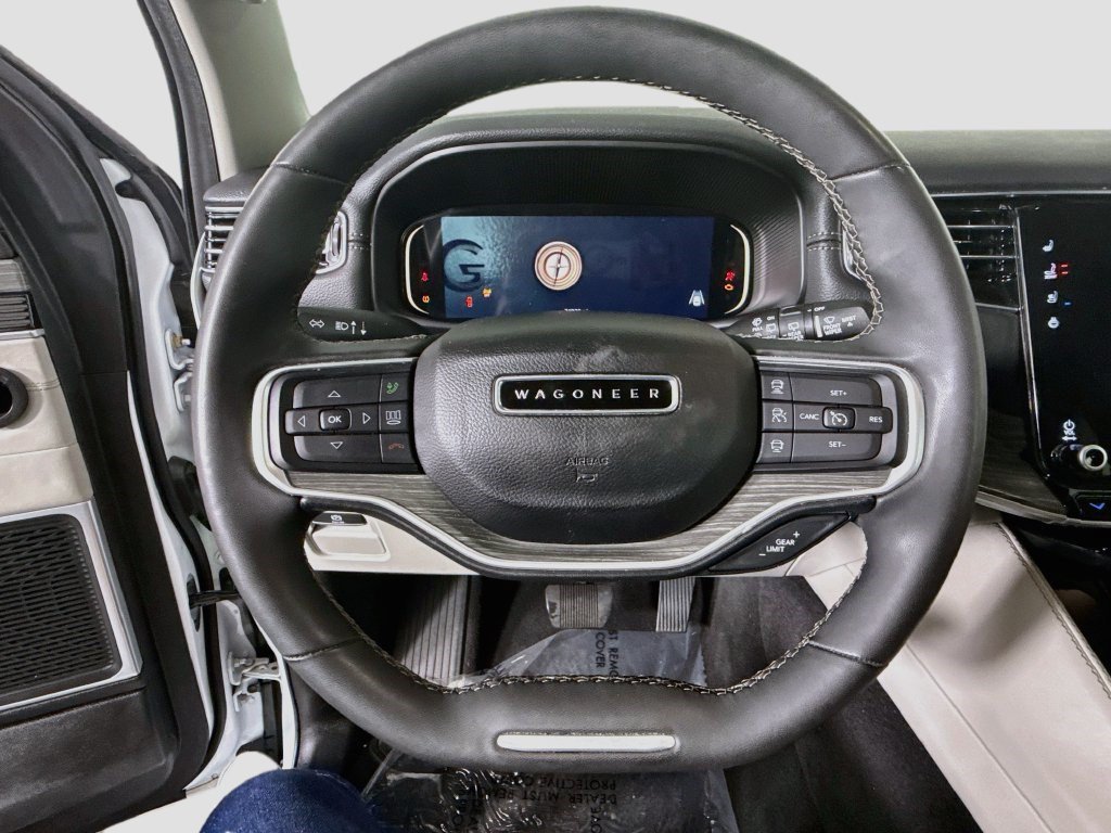 Used 2024 Jeep Wagoneer L Series II w/ Flexible Seating Group RWD image 12