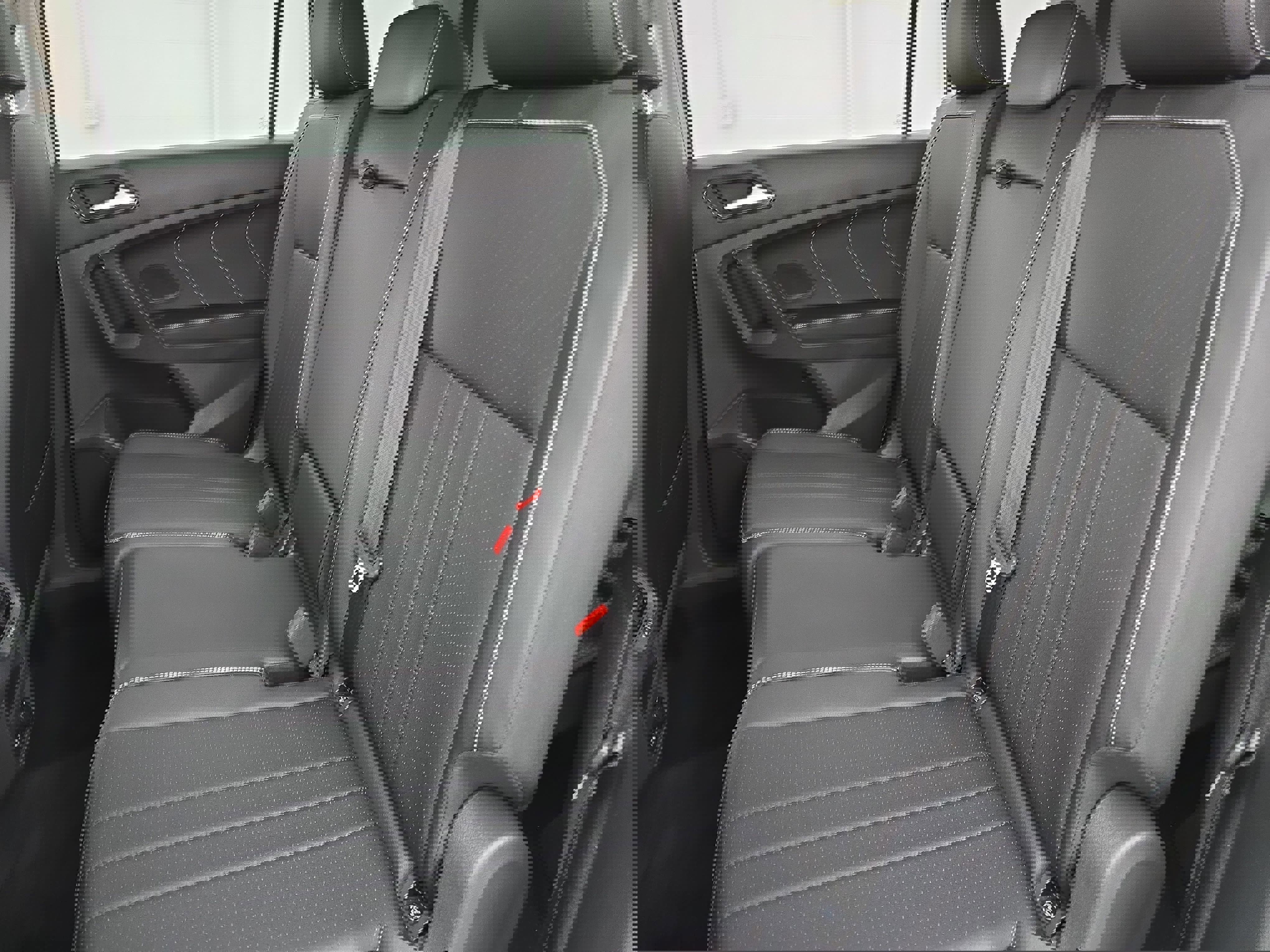 Certified 2023 Volkswagen Tiguan SE w/ Panoramic Sunroof Package image 14